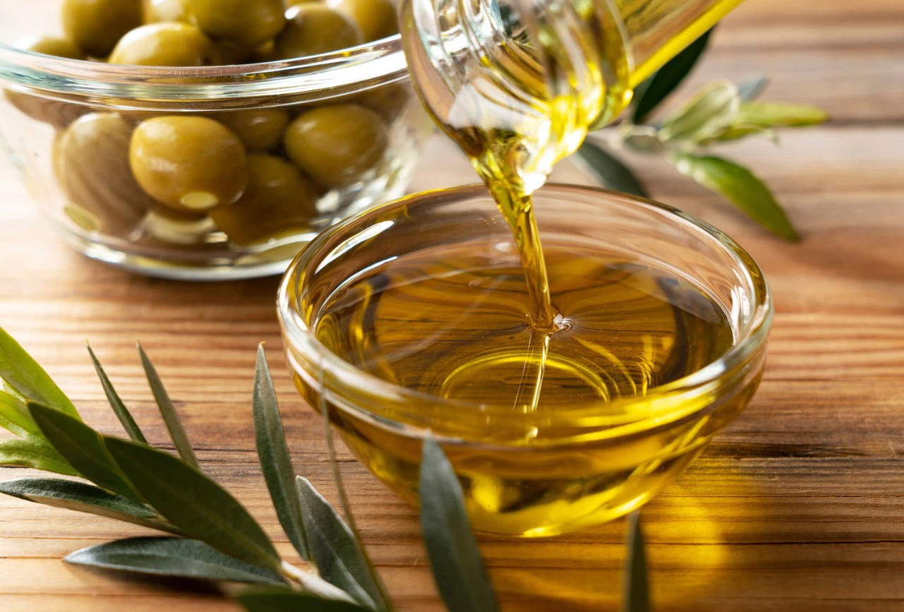 olive-oil-pouring olive-oil-pouring